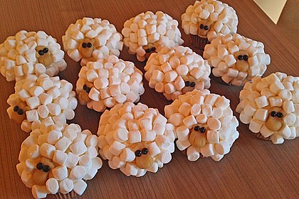 Cupcake-Schafe mit Marshmallow-Frosting 64