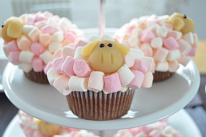 Cupcake-Schafe mit Marshmallow-Frosting 10