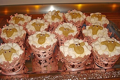 Cupcake-Schafe mit Marshmallow-Frosting 55
