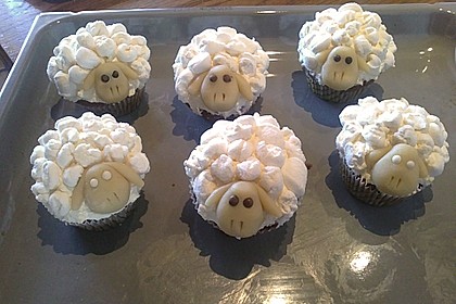 Cupcake-Schafe mit Marshmallow-Frosting 92