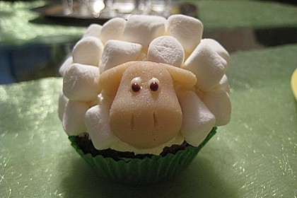 Cupcake-Schafe mit Marshmallow-Frosting 13