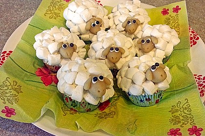 Cupcake-Schafe mit Marshmallow-Frosting 40