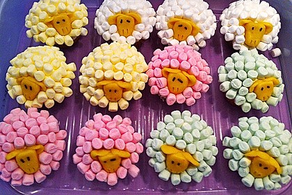 Cupcake-Schafe mit Marshmallow-Frosting 45