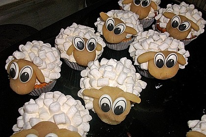 Cupcake-Schafe mit Marshmallow-Frosting 140