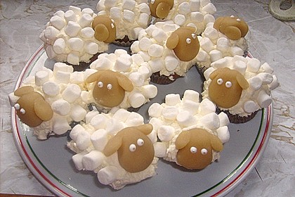 Cupcake-Schafe mit Marshmallow-Frosting 58