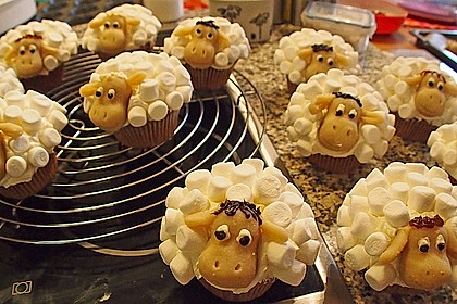 Cupcake-Schafe mit Marshmallow-Frosting 59