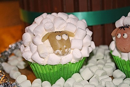 Cupcake-Schafe mit Marshmallow-Frosting 70