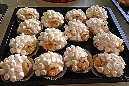 Cupcake-Schafe mit Marshmallow-Frosting 61