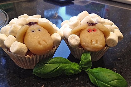 Cupcake-Schafe mit Marshmallow-Frosting 94