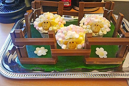 Cupcake-Schafe mit Marshmallow-Frosting 14