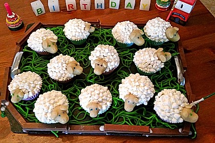 Cupcake-Schafe mit Marshmallow-Frosting 8