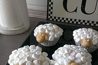 Cupcake-Schafe mit Marshmallow-Frosting 54