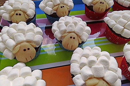 Cupcake-Schafe mit Marshmallow-Frosting 15