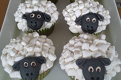 Cupcake-Schafe mit Marshmallow-Frosting 19