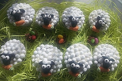 Cupcake-Schafe mit Marshmallow-Frosting 16