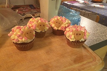Cupcake-Schafe mit Marshmallow-Frosting 95