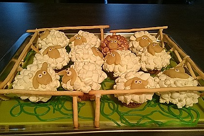 Cupcake-Schafe mit Marshmallow-Frosting 23