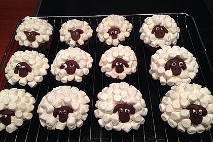 Cupcake-Schafe mit Marshmallow-Frosting 90