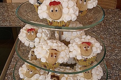 Cupcake-Schafe mit Marshmallow-Frosting 43