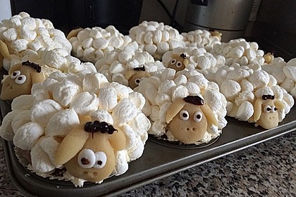 Cupcake-Schafe mit Marshmallow-Frosting 97