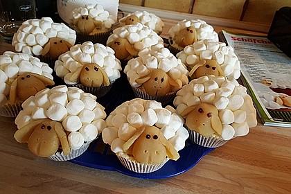 Cupcake-Schafe mit Marshmallow-Frosting 35