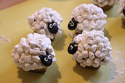 Cupcake-Schafe mit Marshmallow-Frosting 80
