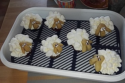 Cupcake-Schafe mit Marshmallow-Frosting 200