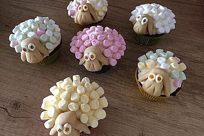 Cupcake-Schafe mit Marshmallow-Frosting 157