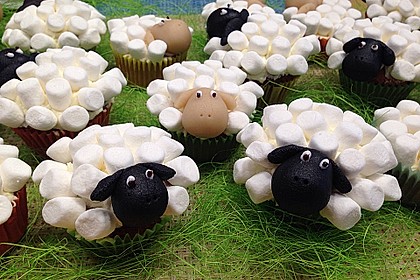 Cupcake-Schafe mit Marshmallow-Frosting 12