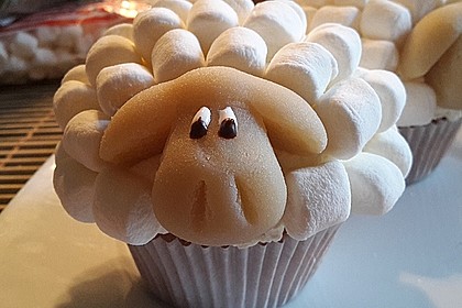 Cupcake-Schafe mit Marshmallow-Frosting 2