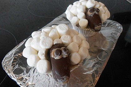 Cupcake-Schafe mit Marshmallow-Frosting 174