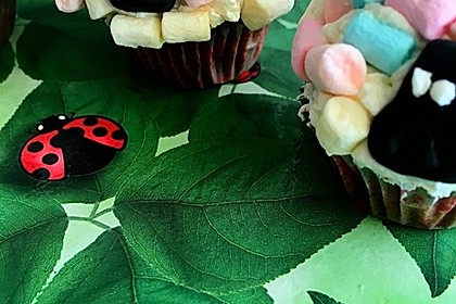 Cupcake-Schafe mit Marshmallow-Frosting 197