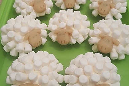 Cupcake-Schafe mit Marshmallow-Frosting 18