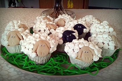 Cupcake-Schafe mit Marshmallow-Frosting 98