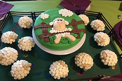 Cupcake-Schafe mit Marshmallow-Frosting 4