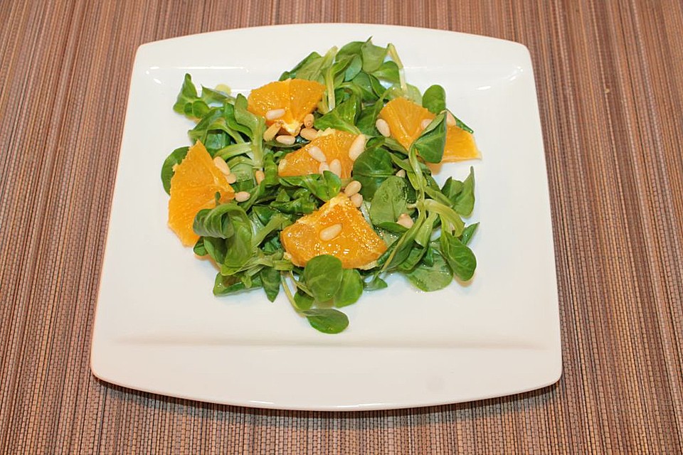 Feldsalat mit Orangen und Pinienkernen (Rezept mit Bild) | Chefkoch.de