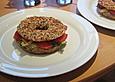 Cream cheese bagel mit Tomaten