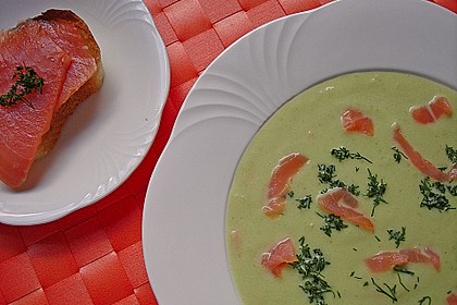 Gurkensuppe mit R&auml;ucherlachs