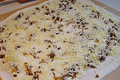 Dinkelschnecken mit Zwiebeln und K&auml;se