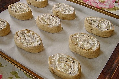 Dinkelschnecken mit Zwiebeln und K&auml;se 1
