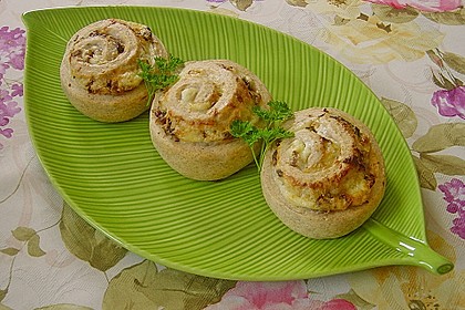 Dinkelschnecken mit Zwiebeln und K&auml;se 2