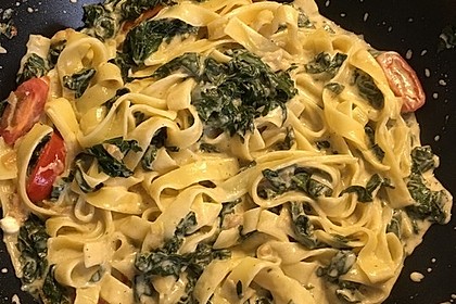 Nudeln mit Spinat, Schafskäse und Tomate 38