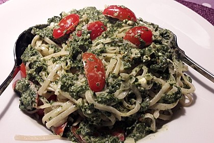 Nudeln mit Spinat, Schafskäse und Tomate 16