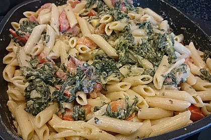 Nudeln mit Spinat, Schafskäse und Tomate 30