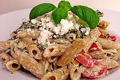 Nudeln mit Spinat, Schafskäse und Tomate 22