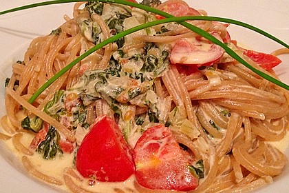 Nudeln mit Spinat, Schafskäse und Tomate 23