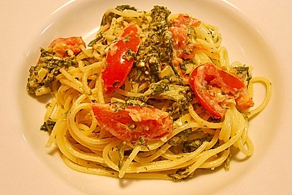 Nudeln mit Spinat, Schafskäse und Tomate 28