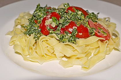 Nudeln mit Spinat, Schafskäse und Tomate 11