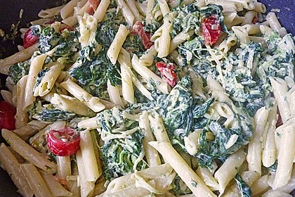 Nudeln mit Spinat, Schafskäse und Tomate 46