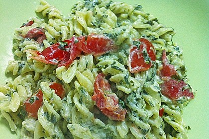 Nudeln mit Spinat, Schafskäse und Tomate 53